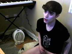 19 y.o. sub cumming for webcam group of strangers