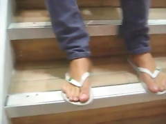 Cute boy Henry - sodt toes - flipflops